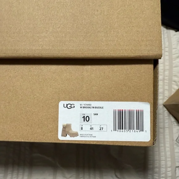 UGG Women's Beige Winter Boots - Picture 4 of 4
